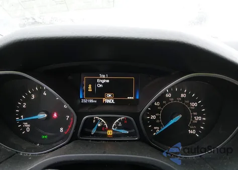 2018 Ford Focus S z USA, uszkodzony, nr VIN 1FADP3E21JL239488